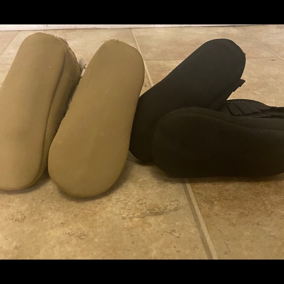 Old Navy- Baby Girl Faux-Suede Moccasin Booties - Picture 2 of 4